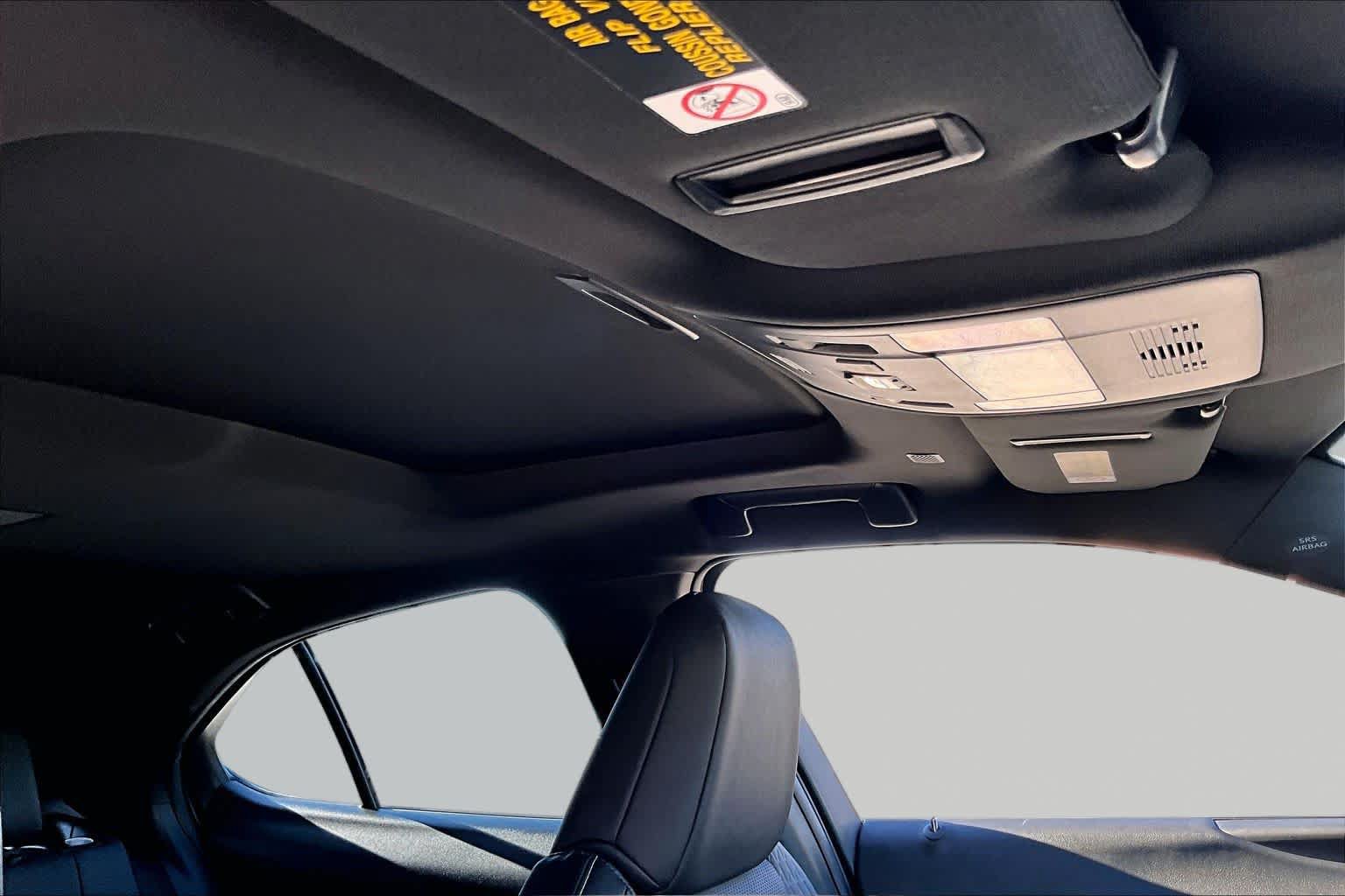 Used 2019 Lexus UX 200 w/ Premium Package FWD image 12