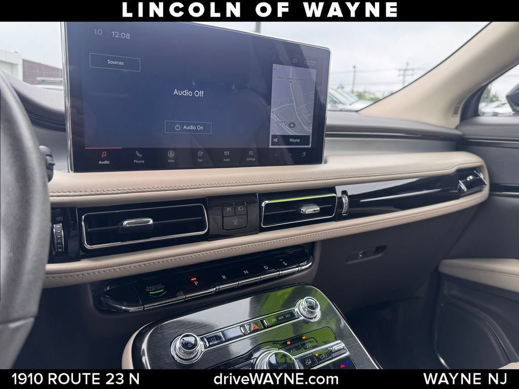 Certified 2022 Lincoln Nautilus AWD w/ Premium Package image 17