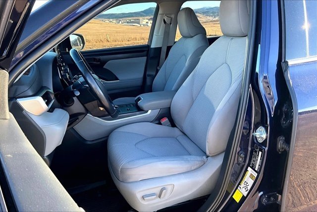 Used 2020 Toyota Highlander LE image 21