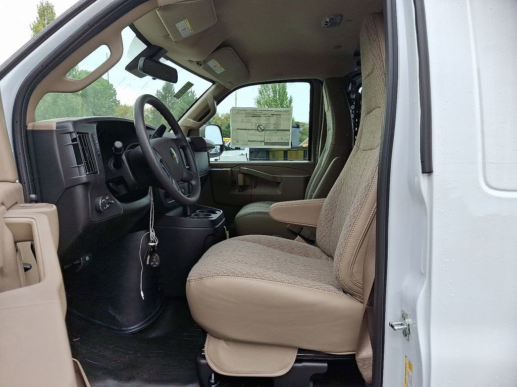 New 2025 Chevrolet Express 3500 w/ Driver Convenience Package image 10