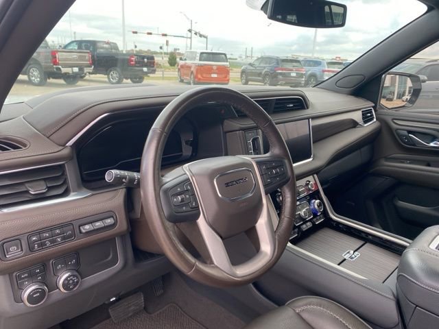 Used 2022 GMC Yukon XL Denali image 8