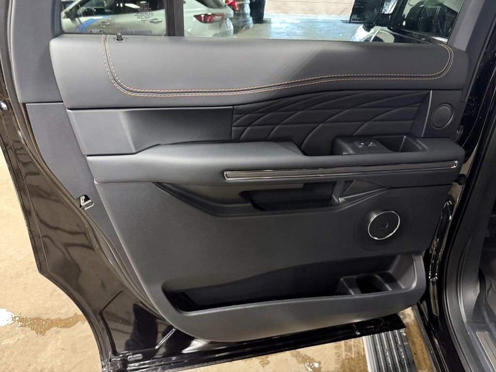 Used 2024 Ford Expedition Max Platinum image 27