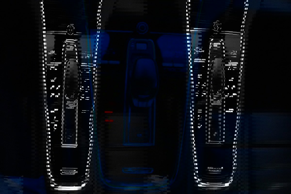 Used 2020 Porsche Panamera 4 image 14