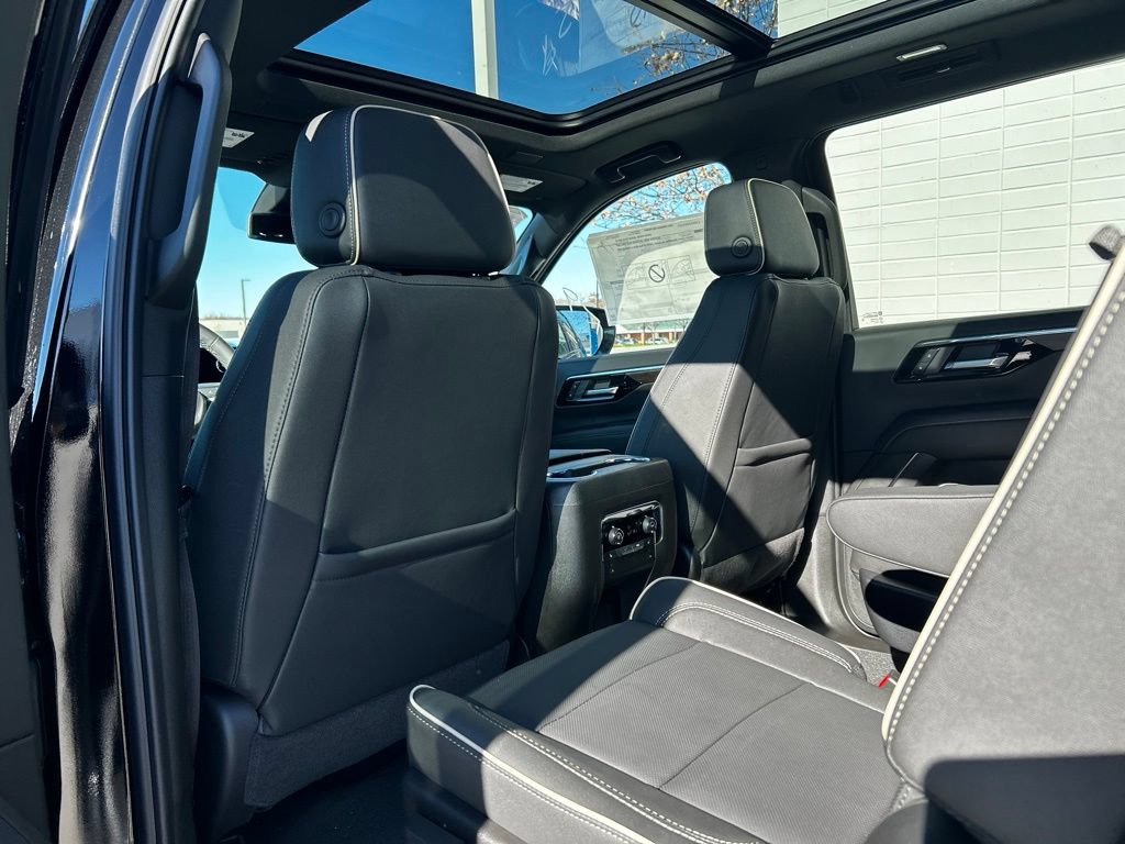New 2026 Chevrolet Suburban Premier w/ Sun And Tow Package AWD/4WD image 19