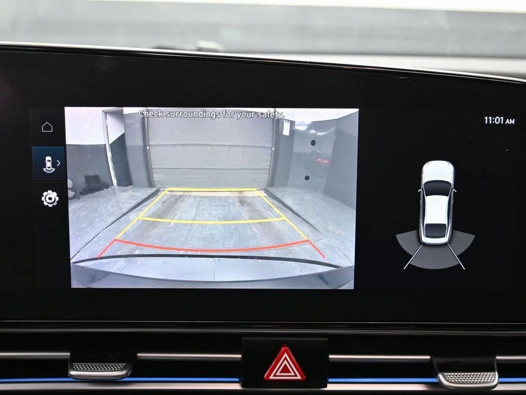 Used 2022 Hyundai Elantra Limited image 22