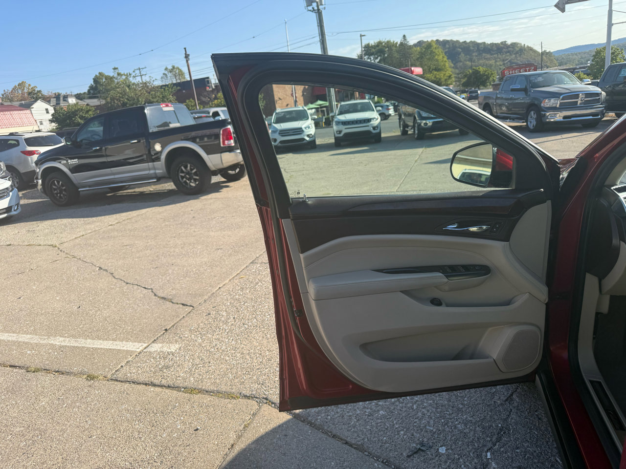 Used 2015 Cadillac SRX Luxury w/ Driver Awareness Package image 30