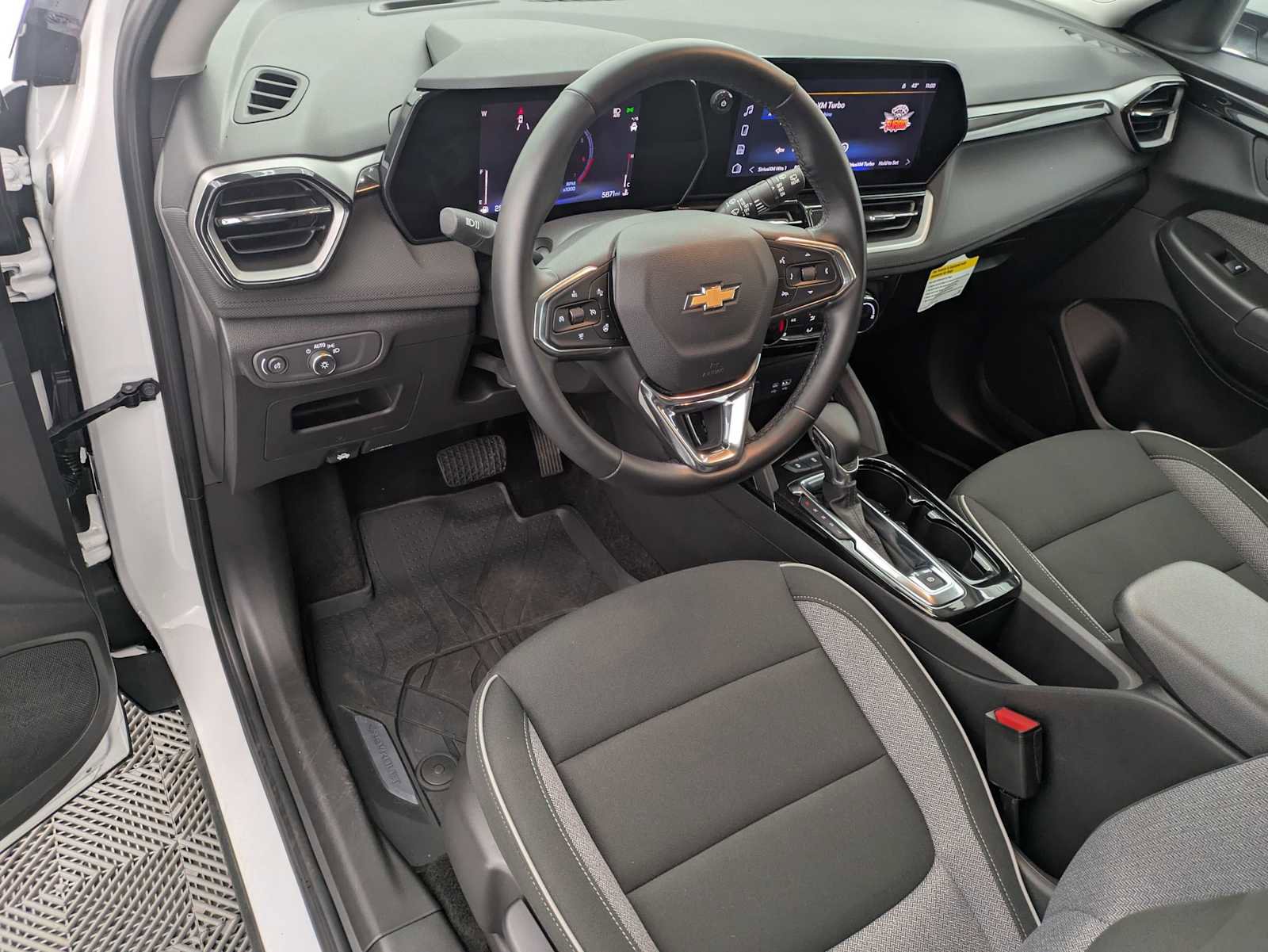 New 2025 Chevrolet TrailBlazer LT w/ LT Cold Weather Package image 2