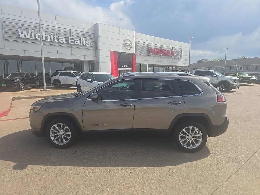 Used 2019 Jeep Cherokee Latitude w/ Popular Appearance Group FWD image 2