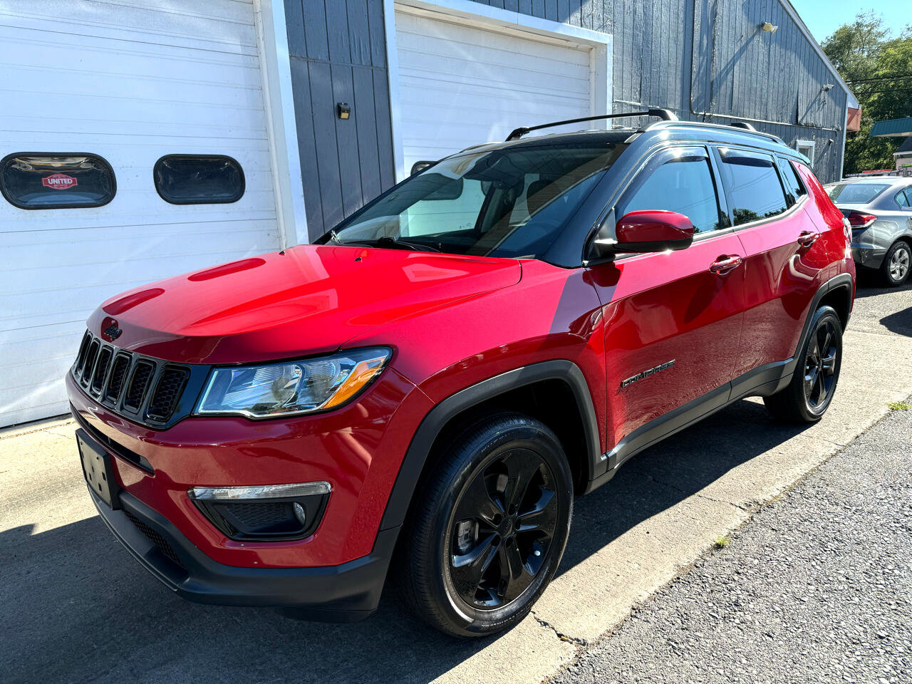 Used 2018 Jeep Compass Latitude image 1