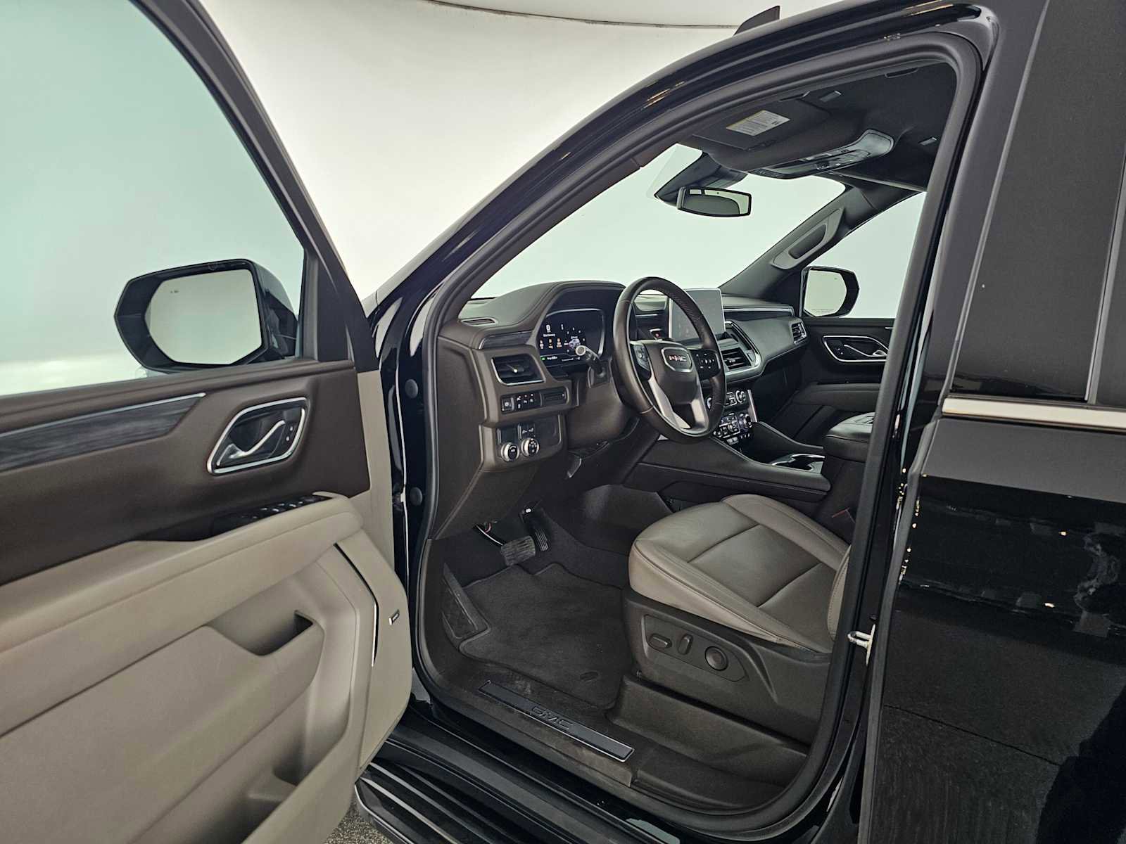 Used 2023 GMC Yukon SLT image 21