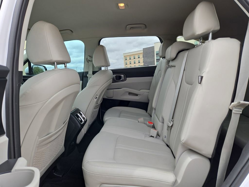 Used 2025 Kia Sorento S FWD image 14