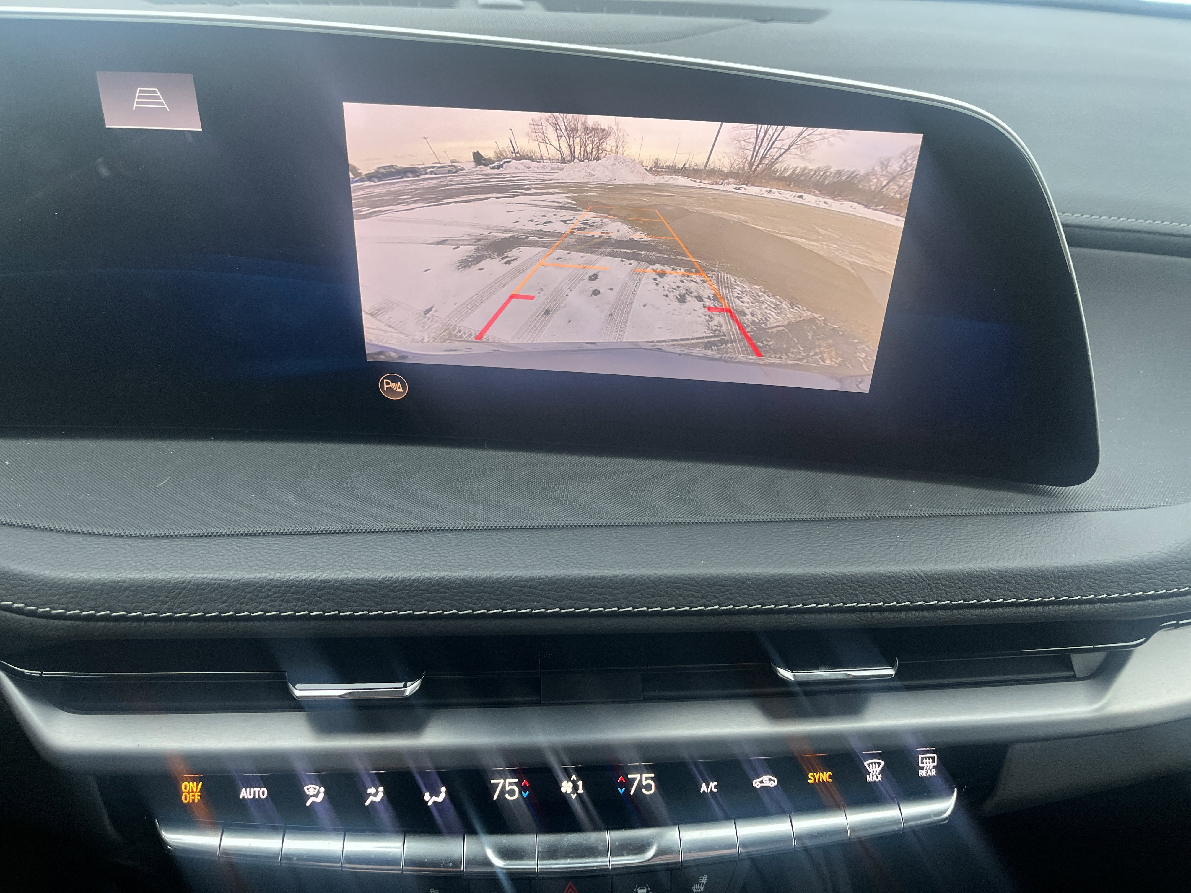 Used 2024 Cadillac XT4 Luxury w/ Cold Weather Package image 27