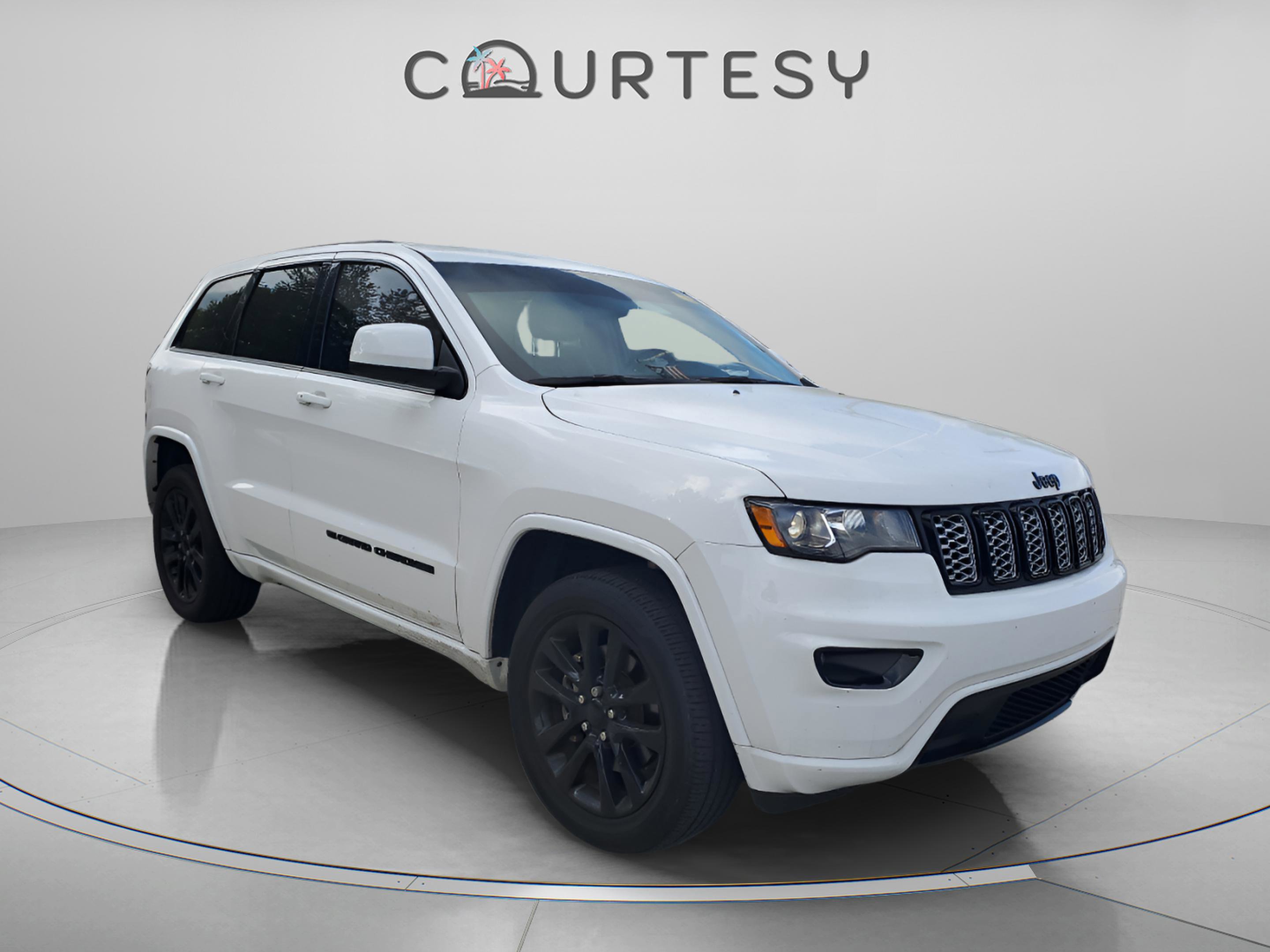 Certified 2022 Jeep Grand Cherokee Laredo X image 4