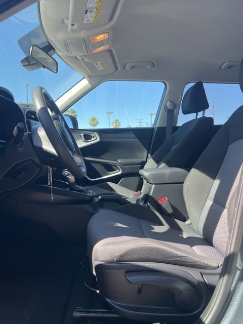 Used 2025 Kia Soul LX w/ LX Technology Package FWD image 21