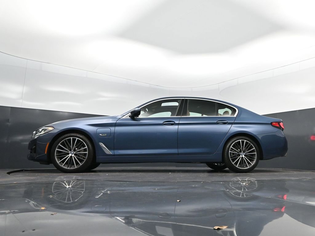 Used 2023 BMW 530e xDrive w/ Convenience Package image 39