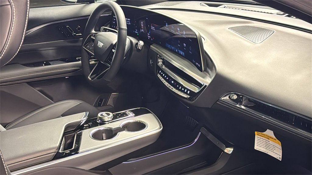 Used 2025 Cadillac Lyriq Sport image 10