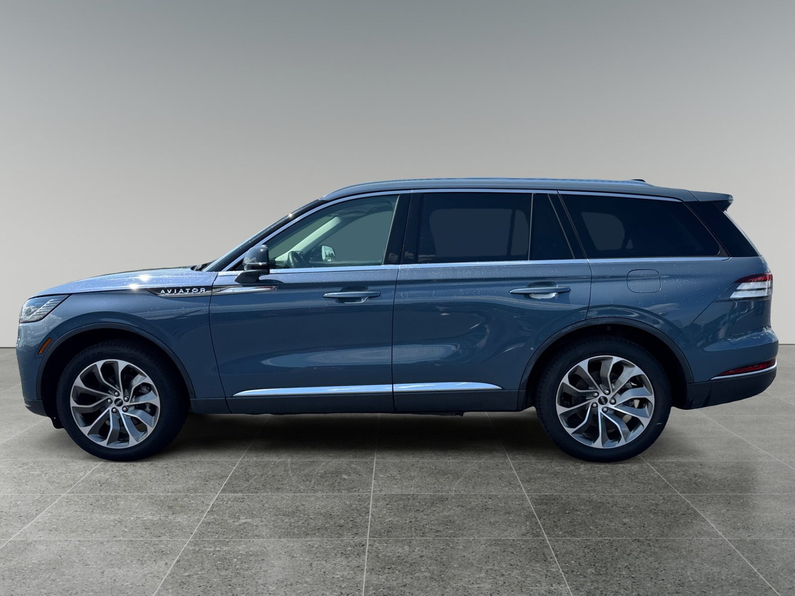 New 2025 Lincoln Aviator Reserve w/ Illumination Package AWD/4WD image 3