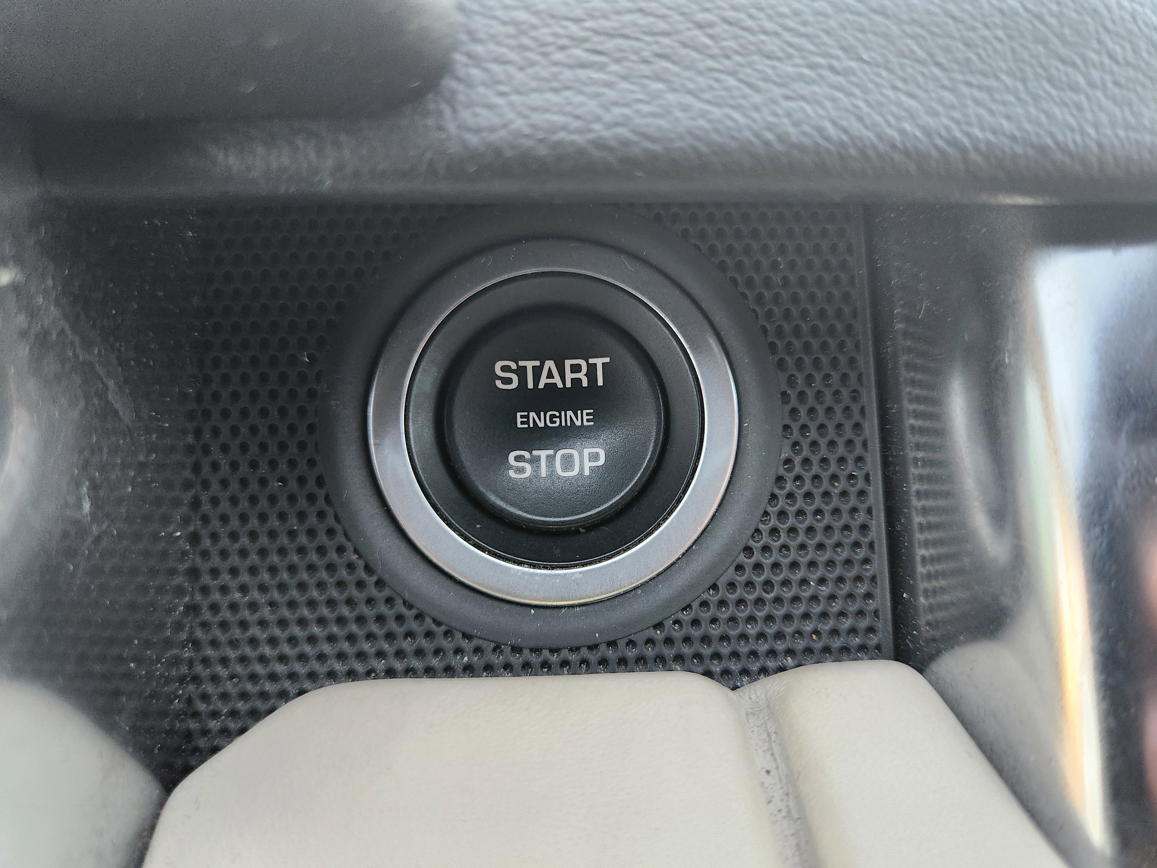 Used 2020 Land Rover Range Rover Sport HST image 29