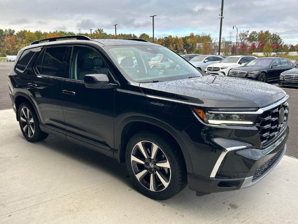 Used 2023 Honda Pilot Elite image 2