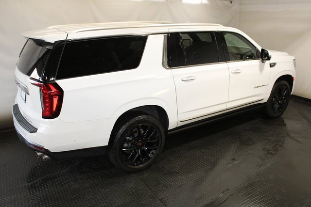 Used 2024 GMC Yukon XL Denali w/ Denali Reserve Package image 4
