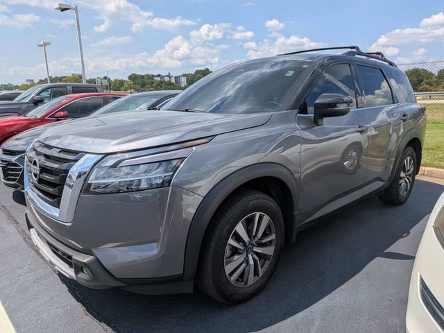Used 2024 Nissan Pathfinder SL FWD image 5