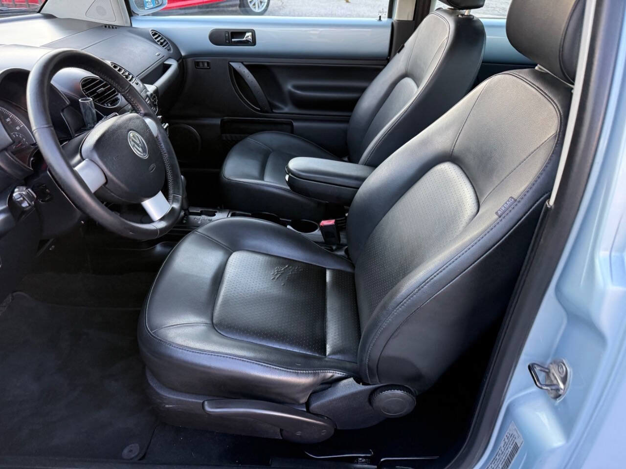 Used 2010 Volkswagen Beetle Coupe FWD image 17