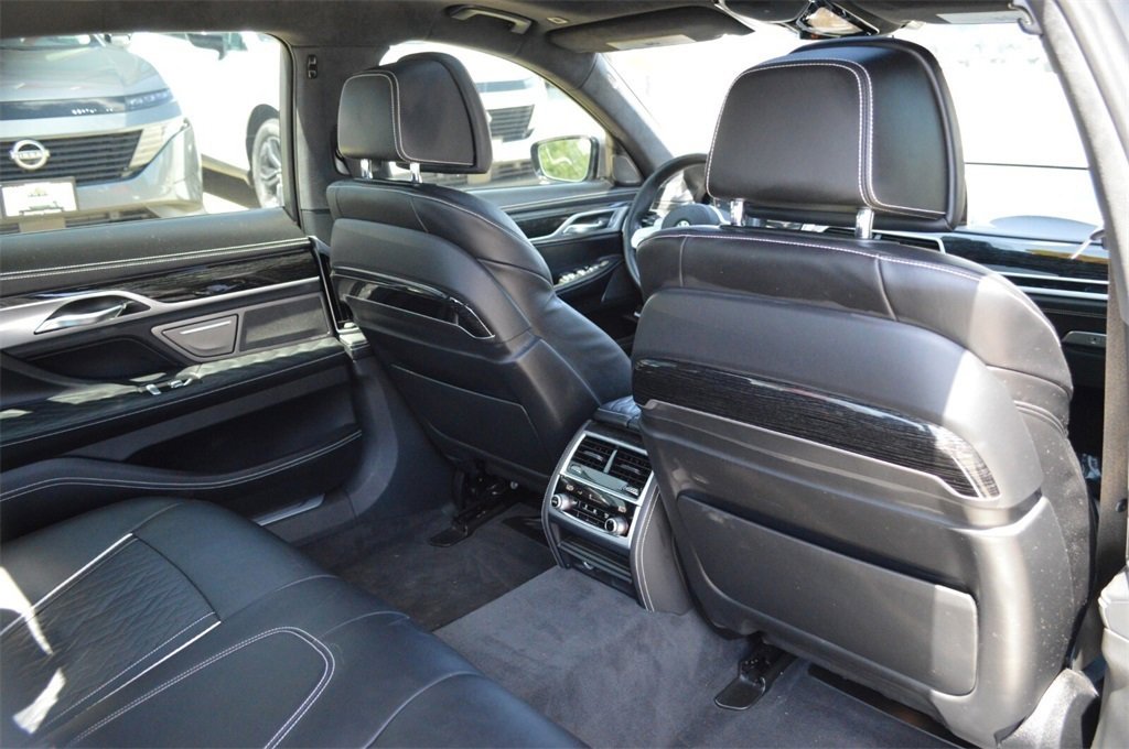 Used 2021 BMW 750i xDrive w/ M Sport Package image 29