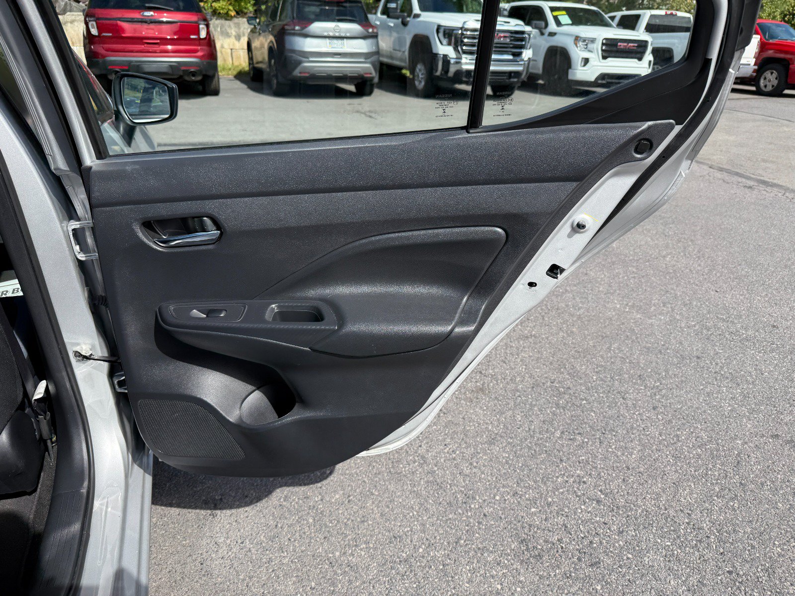 Used 2025 Nissan Versa SV FWD image 20
