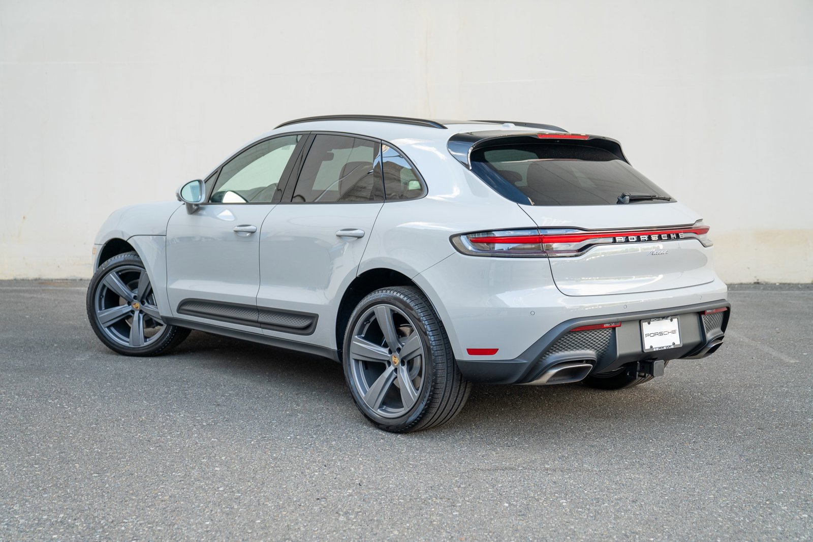 Certified 2025 Porsche Macan video 3