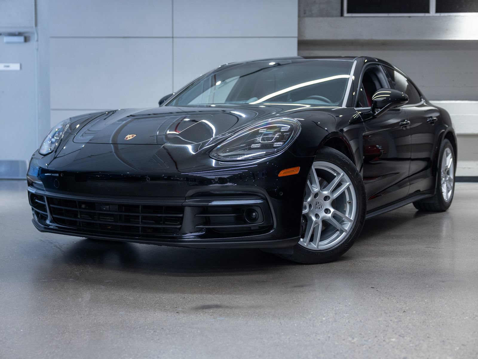 Certified 2020 Porsche Panamera image 1