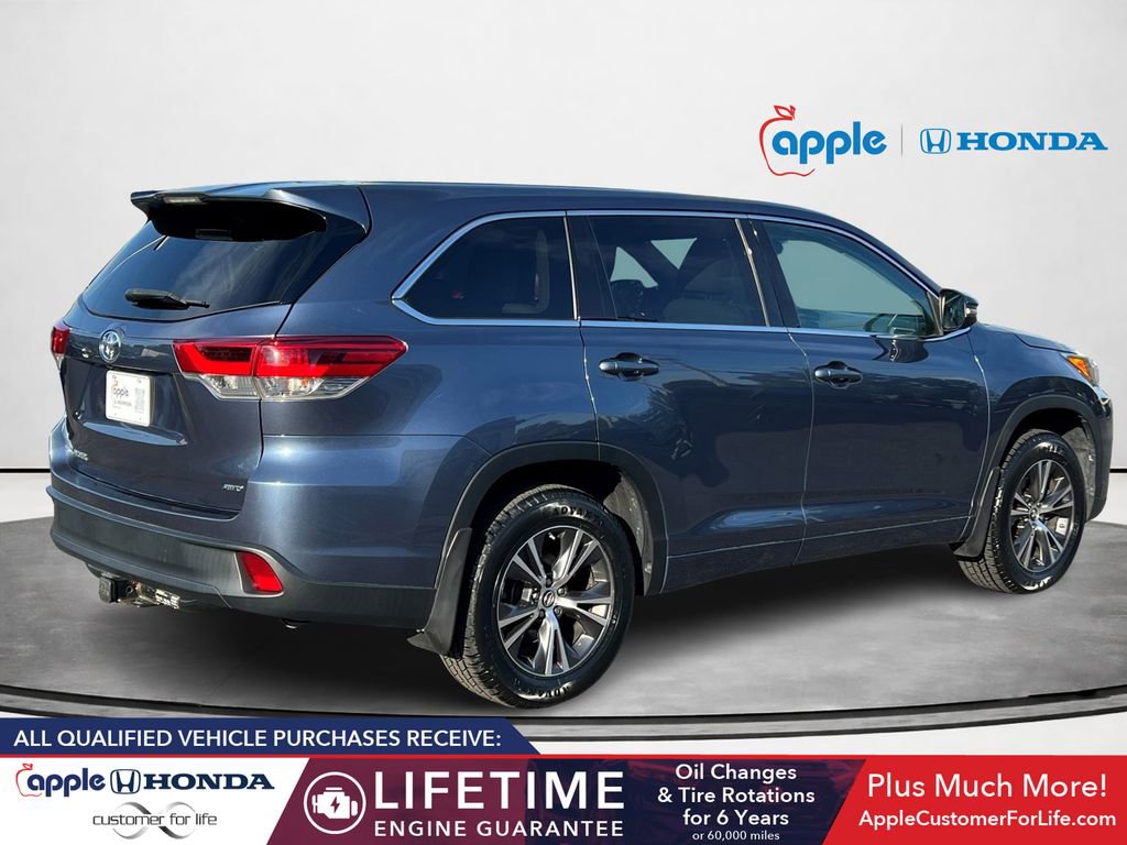 Used 2018 Toyota Highlander LE AWD/4WD image 5
