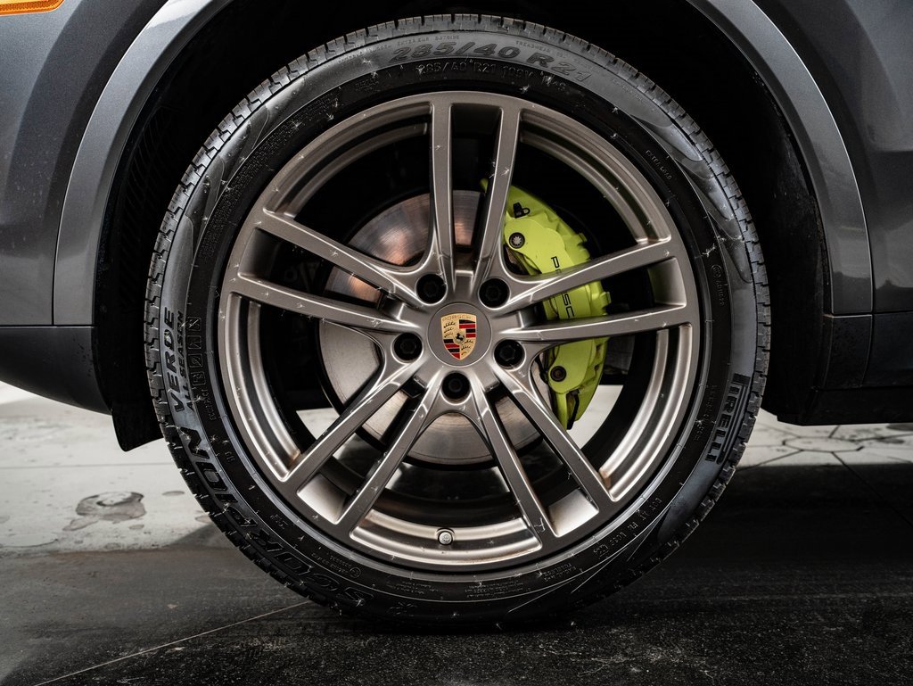 Certified 2022 Porsche Cayenne E-Hybrid w/ Premium Package image 12