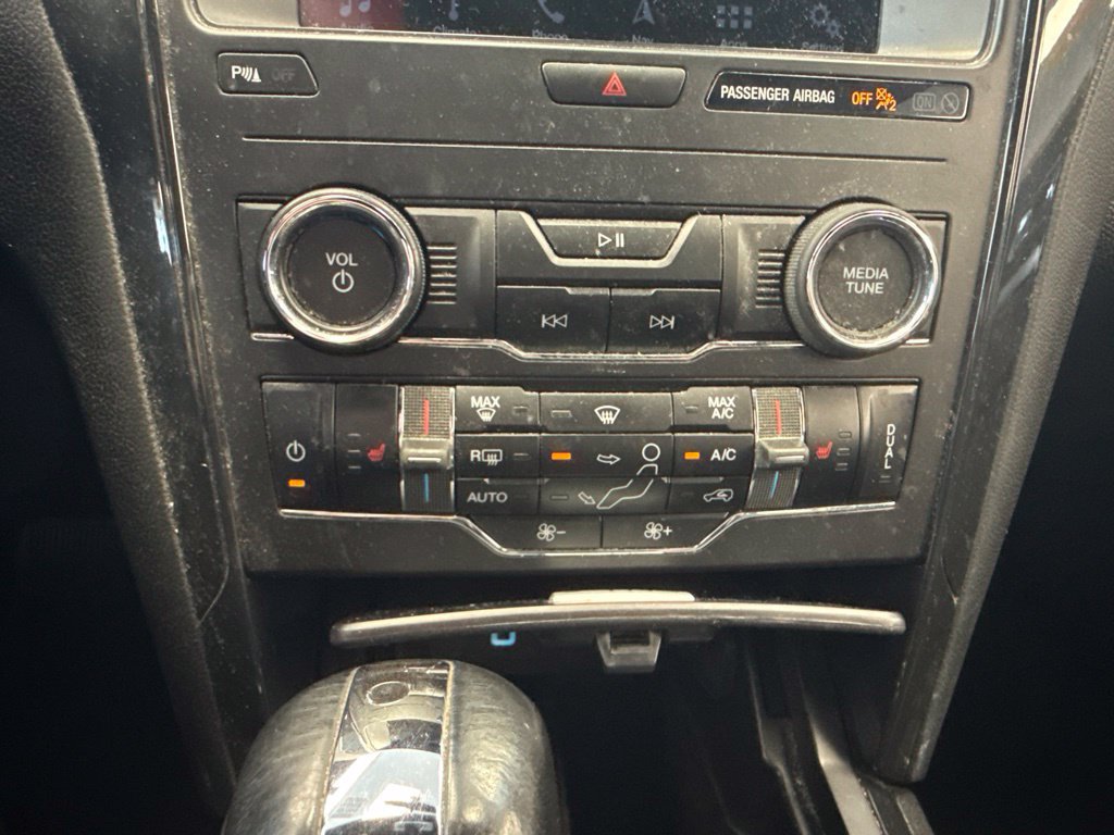 Used 2019 Ford Explorer XLT w/ Equipment Group 202A AWD/4WD image 18