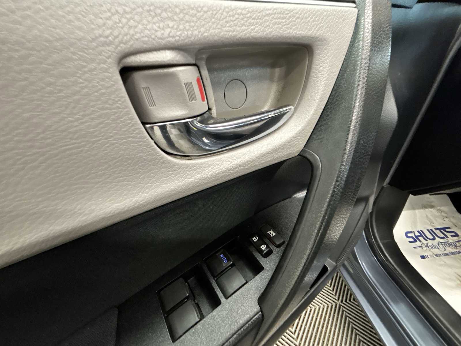 Used 2018 Toyota Corolla LE image 15