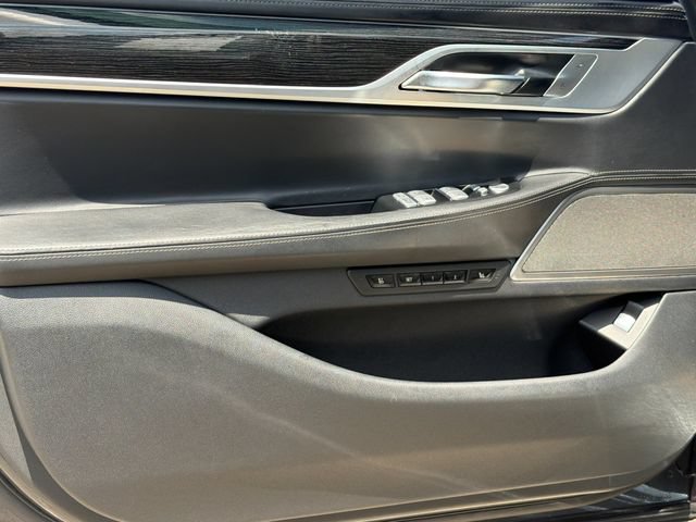 Used 2019 BMW 750i w/ Executive Package RWD image 12