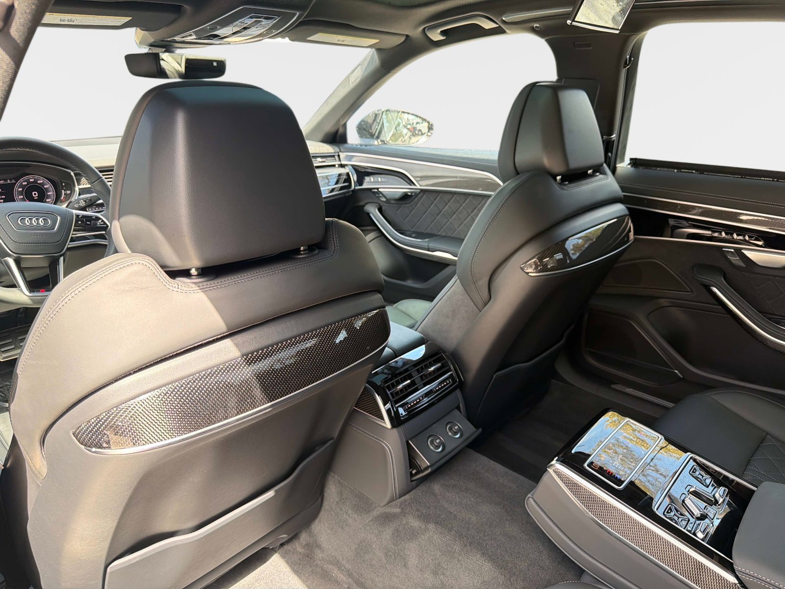 Used 2025 Audi S8 4.0T image 32