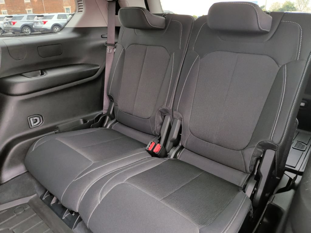 Used 2024 Jeep Grand Cherokee L Laredo AWD/4WD image 18