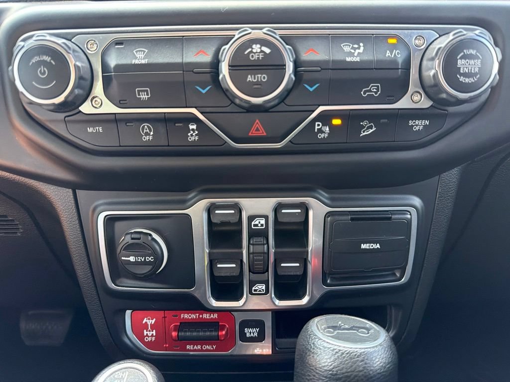 Used 2018 Jeep Wrangler Unlimited Rubicon AWD/4WD image 37