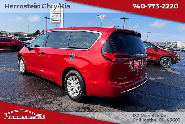Used 2024 Chrysler Pacifica Touring-L image 5