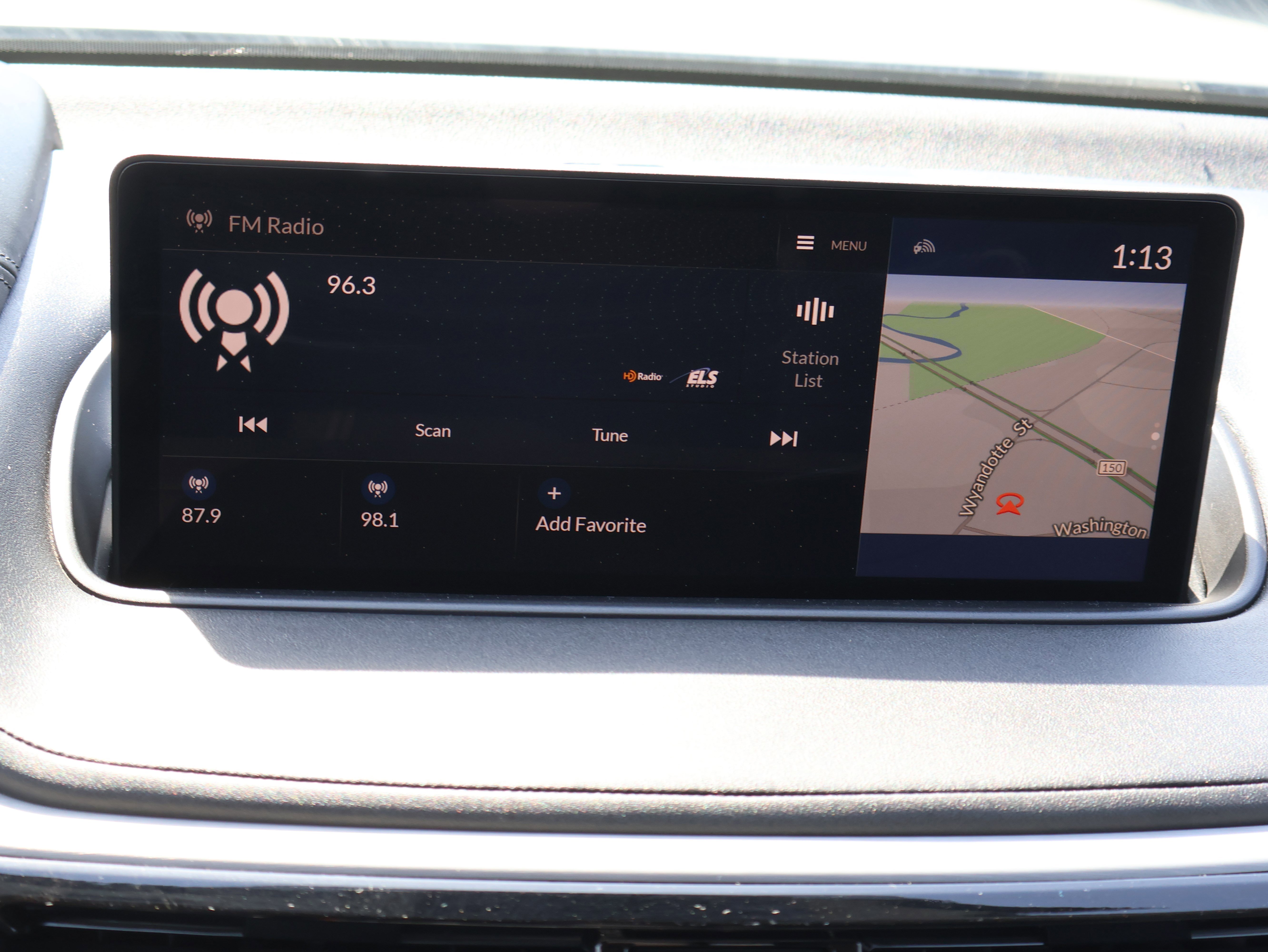 Used 2023 Acura MDX SH-AWD w/ Technology Package image 26