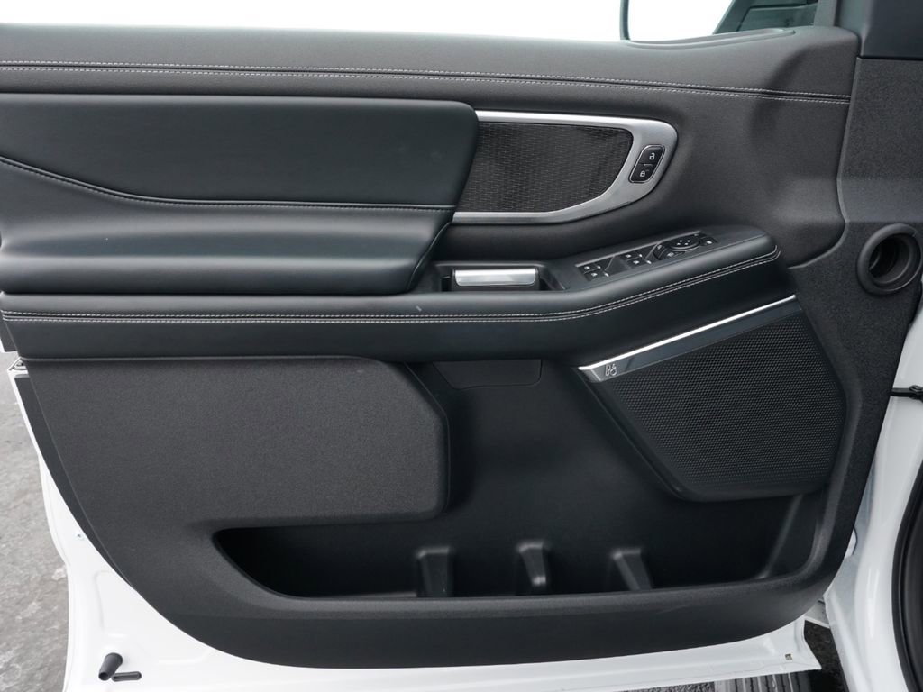 New 2025 Ford Expedition Max Platinum w/ Stealth Performance Package image 39