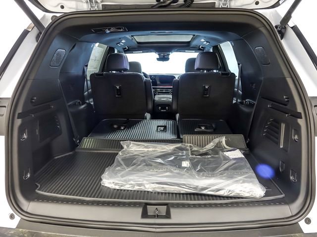 New 2026 Chevrolet Traverse Z71 w/ Driver Confidence Package AWD/4WD image 24