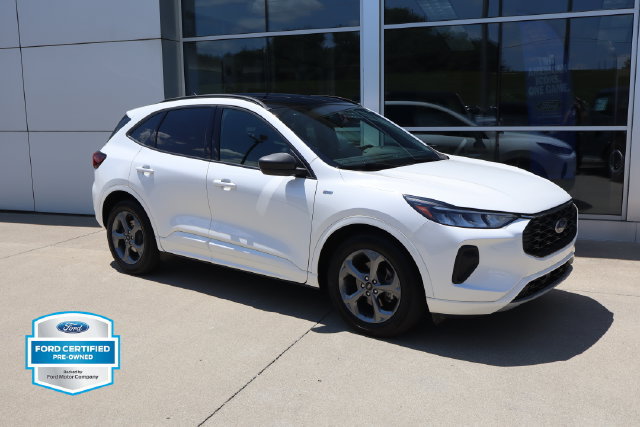 Certified 2023 Ford Escape ST-Line w/ Tech Pack #1 FWD image 2