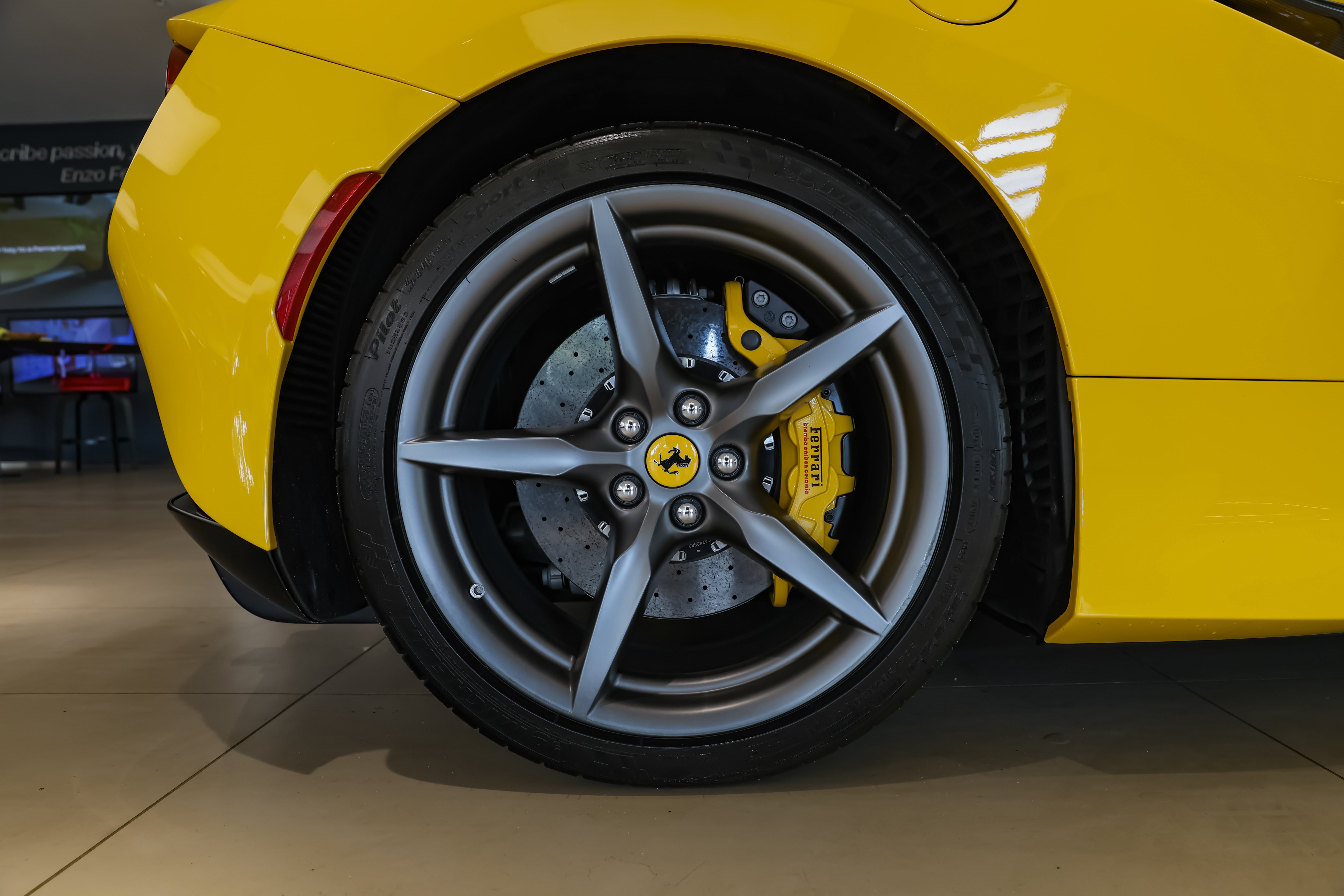 Used 2023 Ferrari F8 Tributo RWD image 33