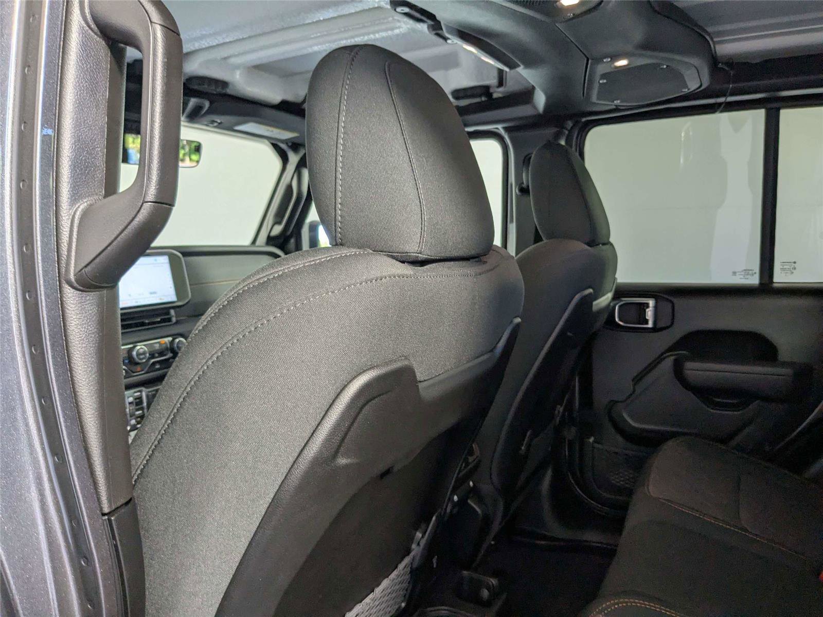 Used 2025 Jeep Gladiator Mojave w/ Convenience Group AWD/4WD image 35