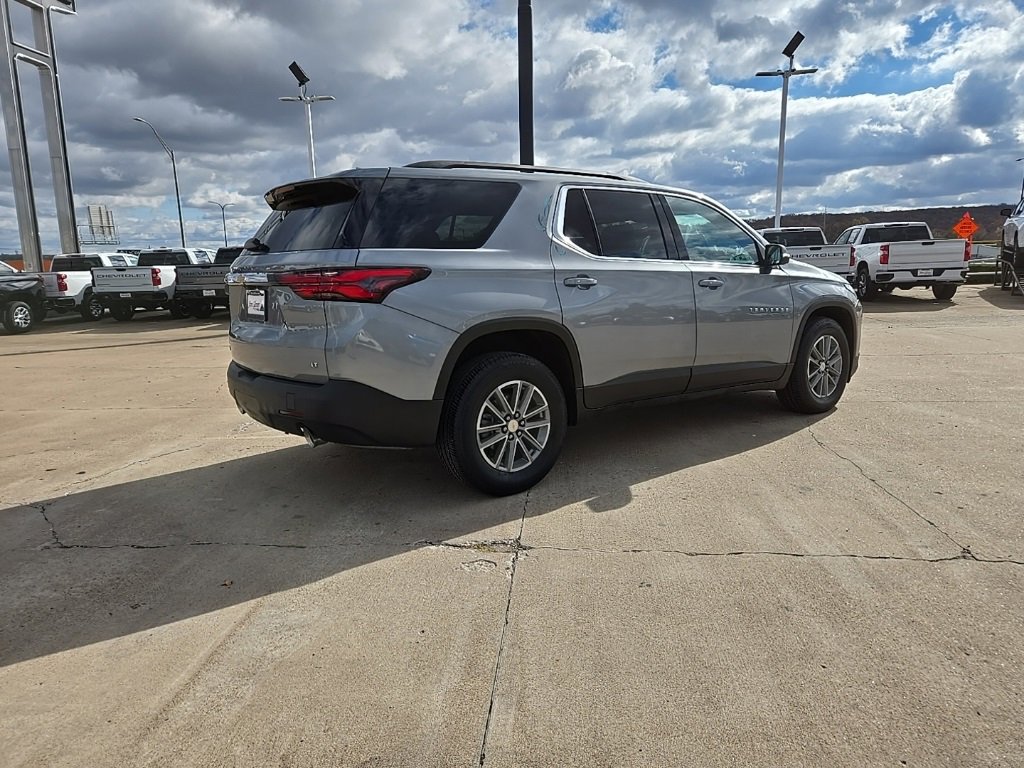 Used 2023 Chevrolet Traverse LT w/ Rear Camera Mirror Package image 5