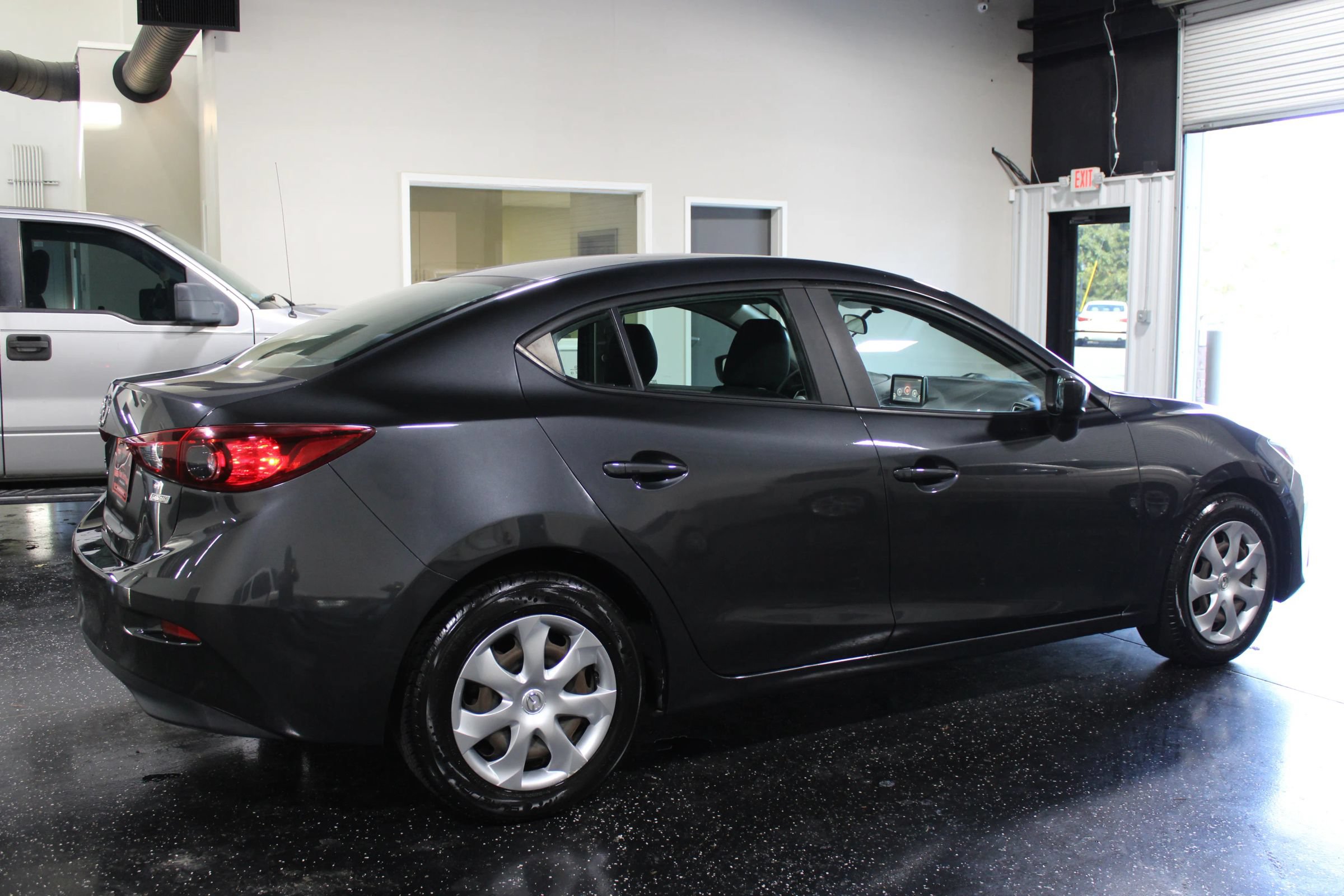 Used 2015 MAZDA MAZDA3 i Sport FWD image 3