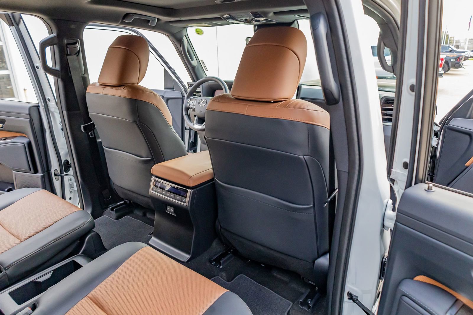 Used 2025 Lexus GX 550 w/ Cold Area Package AWD/4WD image 32