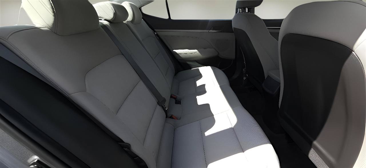 Used 2018 Hyundai Elantra SE FWD image 23