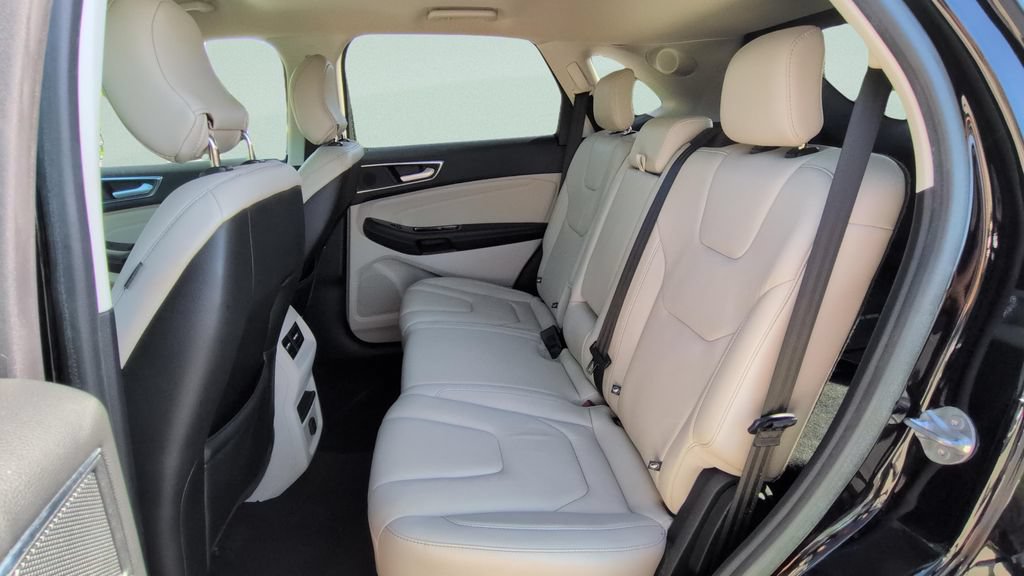 Used 2018 Ford Edge Titanium FWD image 10